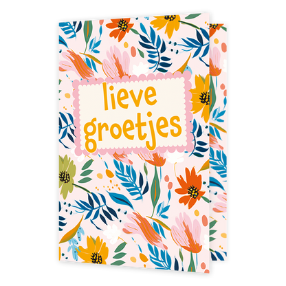 Lieve groetjes - Formaat: Klein - Vorm: Staand - Denken aan kaart - Op deze wenskaart staan bloemen en bladeren in de kleuren blauw, groen, roze, oranje en geel. In het midden staat de tekst: "Lieve groetjes". - Snelwenskaart