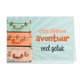 Een nieuw avontuur veel geluk - Formaat: Klein - Vorm: Liggend - Succes kaart - Op deze wenskaart staan drie koffer opgestapeld met daarnaast de tekst: "Een nieuw avontuur veel geluk". - Snelwenskaart