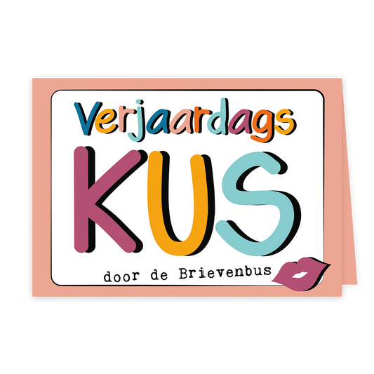 Verjaardagskus door de brievenbus - Formaat: Klein - Vorm: Liggend - Verjaardagskaart - Op deze wenskaart staat de tekst: "Verjaardsagskus door de brievenbus". - Snelwenskaart