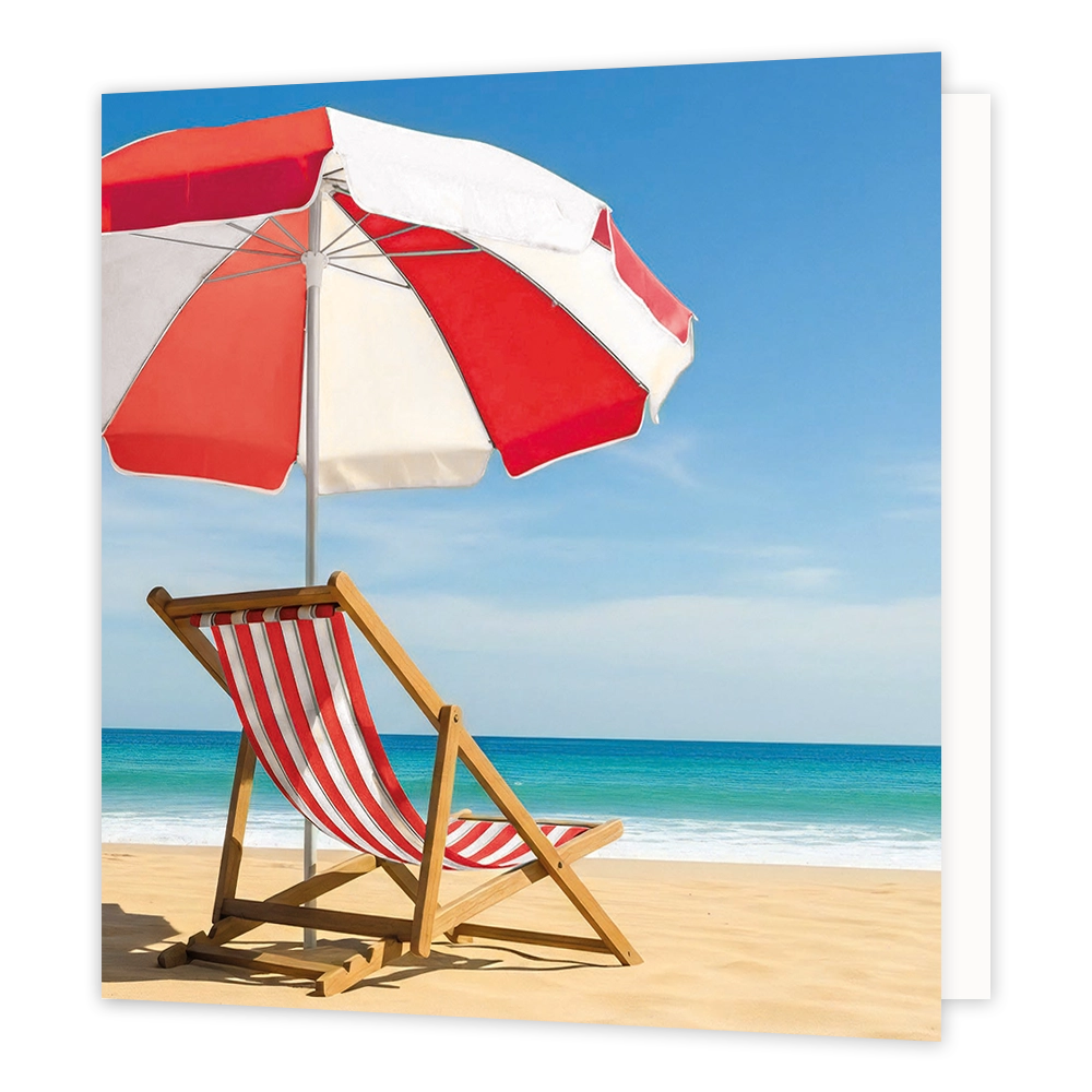 Strandstoel - Formaat: Standaard - Vorm: Vierkant - Blanco kaart - Op deze wenskaart staat een illustratie van een lege strandstoel met rood-witte strepen, geplaatst op een zandstrand aan zee. Boven de stoel is een rood-witte parasol opgespannen tegen een heldere blauwe lucht. De achtergrond toont de oceaan met een zachte branding op de kustlijn. Er is geen tekst op de illustratie aanwezig. - Snelwenskaart