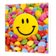 Smarties - Formaat: Standaard - Vorm: Vierkant - Blanco kaart - Op deze wenskaart staat een illustratie van een grote, gele smileyknop centraal afgebeeld, omringd door een kleurrijke zee van kleine, gekleurde snoepjes in diverse tinten zoals rood, blauw, groen en paars. De smiley heeft twee zwarte ovale ogen en een brede, zwarte glimlach. Er is geen tekst op de illustratie zichtbaar. - Snelwenskaart