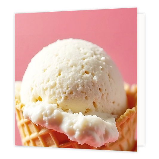 Ijshoorntje - Formaat: Standaard - Vorm: Vierkant - Blanco kaart - Op deze wenskaart staat een illustratie van een bolletje witte ijs in een knapperige wafelhoorntje, tegen een effen roze achtergrond. Er is geen tekst op de illustratie zichtbaar. - Snelwenskaart