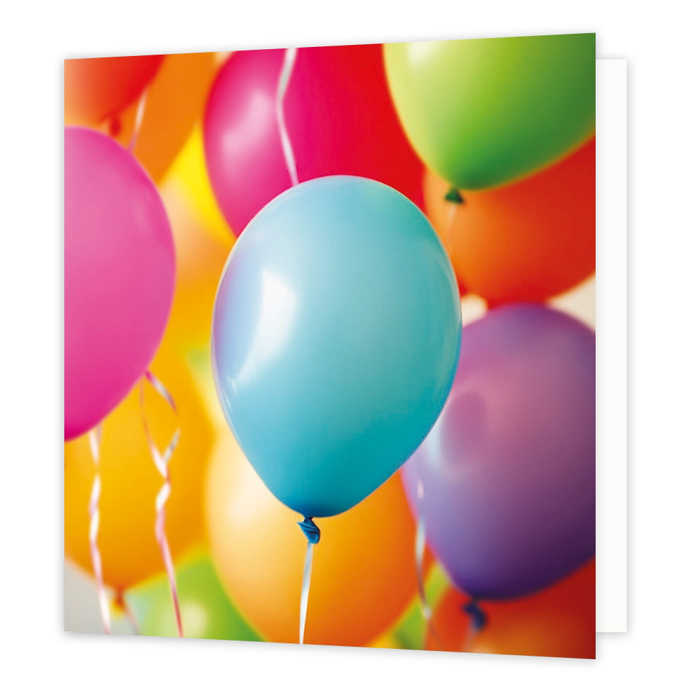 Ballonnen - Formaat: Standaard - Vorm: Vierkant - Blanco kaart - Op deze wenskaart staat een illustratie van een vrolijke verzameling kleurrijke ballonnen in verschillende tinten zoals blauw, roze, oranje, groen en paars. De lichtblauwe ballon bevindt zich prominent op de voorgrond te midden van de andere opgeblazen ballonnen. Er is geen tekst op de illustratie zichtbaar. - Snelwenskaart