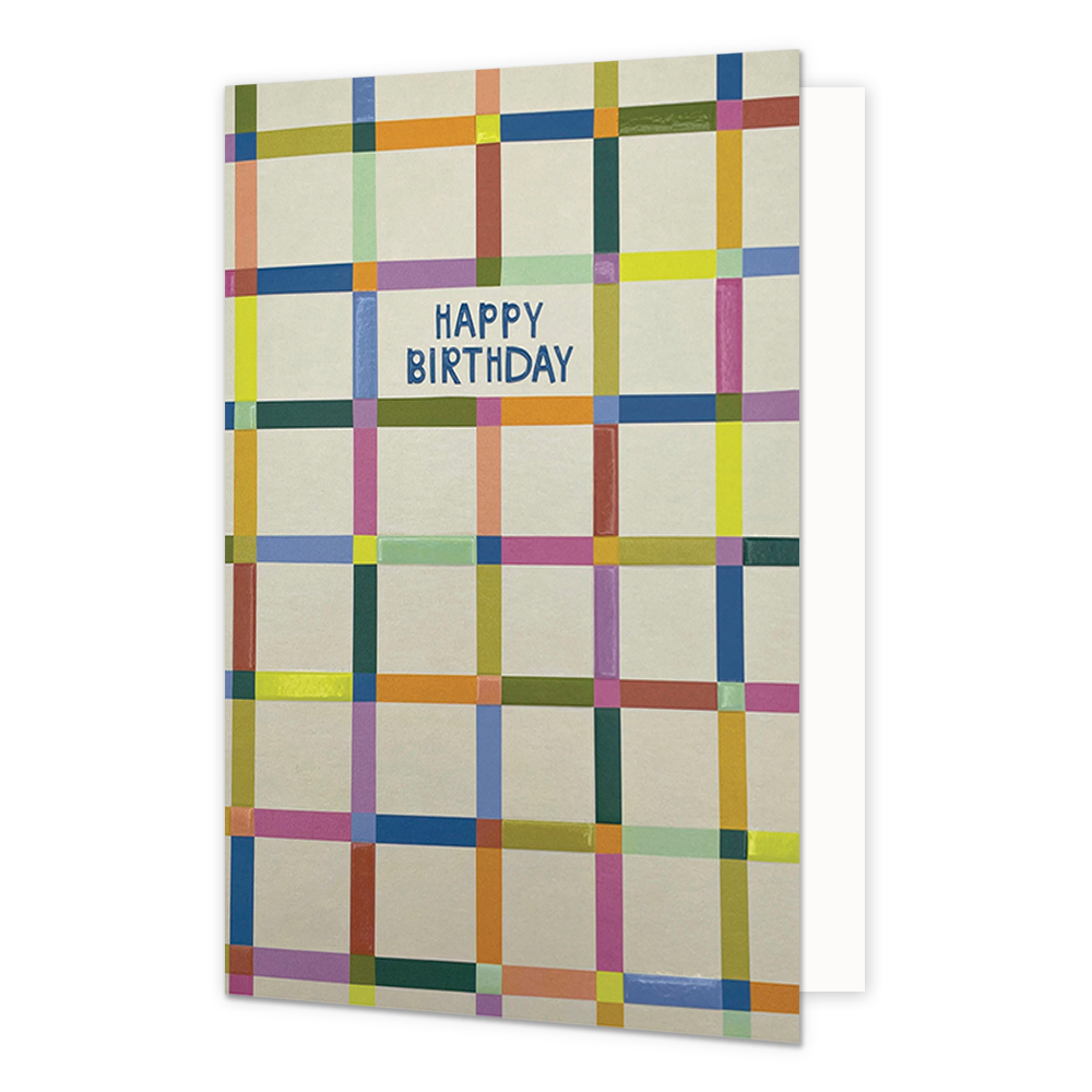 Happy birthday - Formaat: Normaal - Vorm: Staand - Verjaardagskaart - \Op deze wenskaart staat een grafisch ruitpatroon tegen een gebroken witte achtergrond. Het patroon is opgebouwd uit horizontale en verticale banen in diverse vrolijke kleuren, zoals geel, blauw, oranje, roze en groen. Waar de banen elkaar kruisen, ontstaan kleine gekleurde vierkantjes, wat een speels rastereffect geeft. Iets boven het midden is een rechthoekig wit vlak uitgespaard waarin de tekst "HAPPY BIRTHDAY" in strakke, blauwe hoof