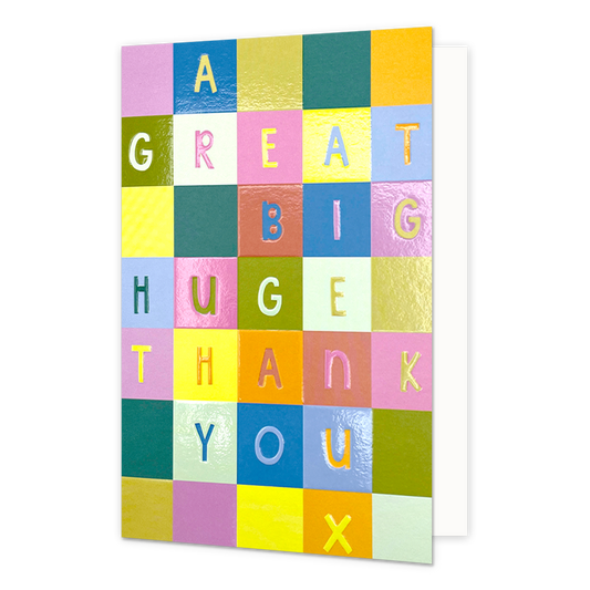 A great big huge thank you - Formaat: Normaal - Vorm: Staand - Bedankkaart - Op deze wenskaart staan vakjes in de kleuren paars, groen, oranje, geel, rood en blauw. In de vakjes staan letters die de tekst: "A great big hug thank you x" vormen. - Snelwenskaart