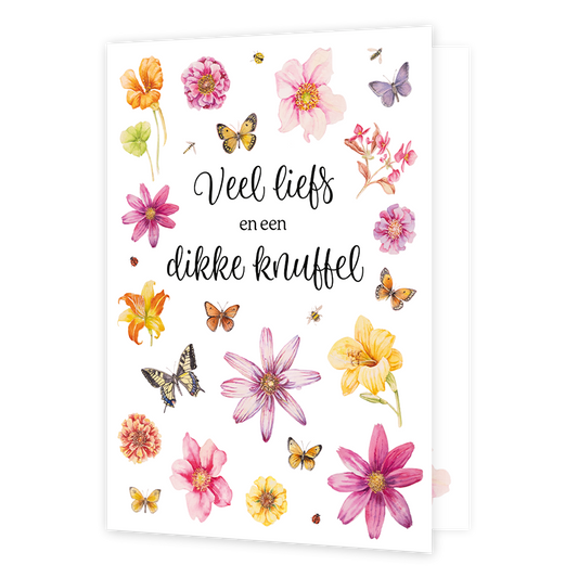 XL kaart - Veel liefs en een dikke knuffel - Formaat: Groot - Vorm: Staand - Vriendschapskaart - Op deze wenskaart zijn bloemen in diverse kleuren en vlinders te zien. In het midden staat de tekst: "Veel liefs en een dikke knuffel". - Snelwenskaart
