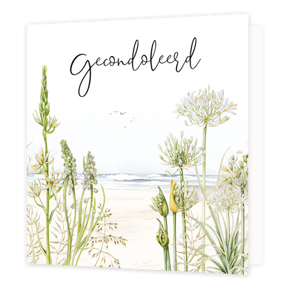 Gecondoleerd - Formaat: Normaal - Vorm: Vierkant - Condoleance kaart - Op deze wenskaart staan bloemen die uitkijken op de kust met daarboven de tekst: "Gecondoleerd". - Snelwenskaart