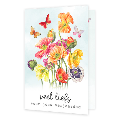 Op deze wenskaart staan natuurgetekende bloemen en vlinders. Onderaan de kaart staat de tekst 'veel liefs voor jouw verjaardag'.