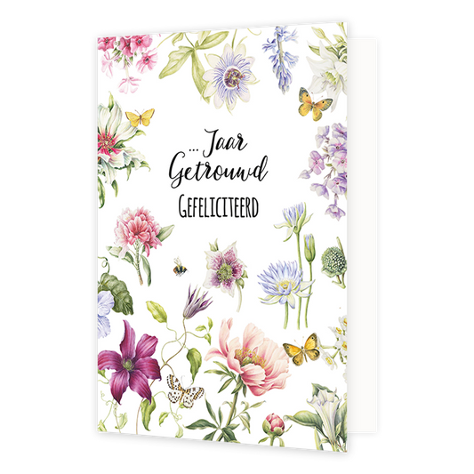 Jaar getrouwd gefeliciteerd - Formaat: Normaal - Vorm: Staand - Huwelijkskaart - Op deze wenskaart staan bloemen en vlinders in de kleuren paars, roze, groen, geel en rood. In het midden staat de tekst: "... Jaar getrouwd gefeliciteerd". - Snelwenskaart