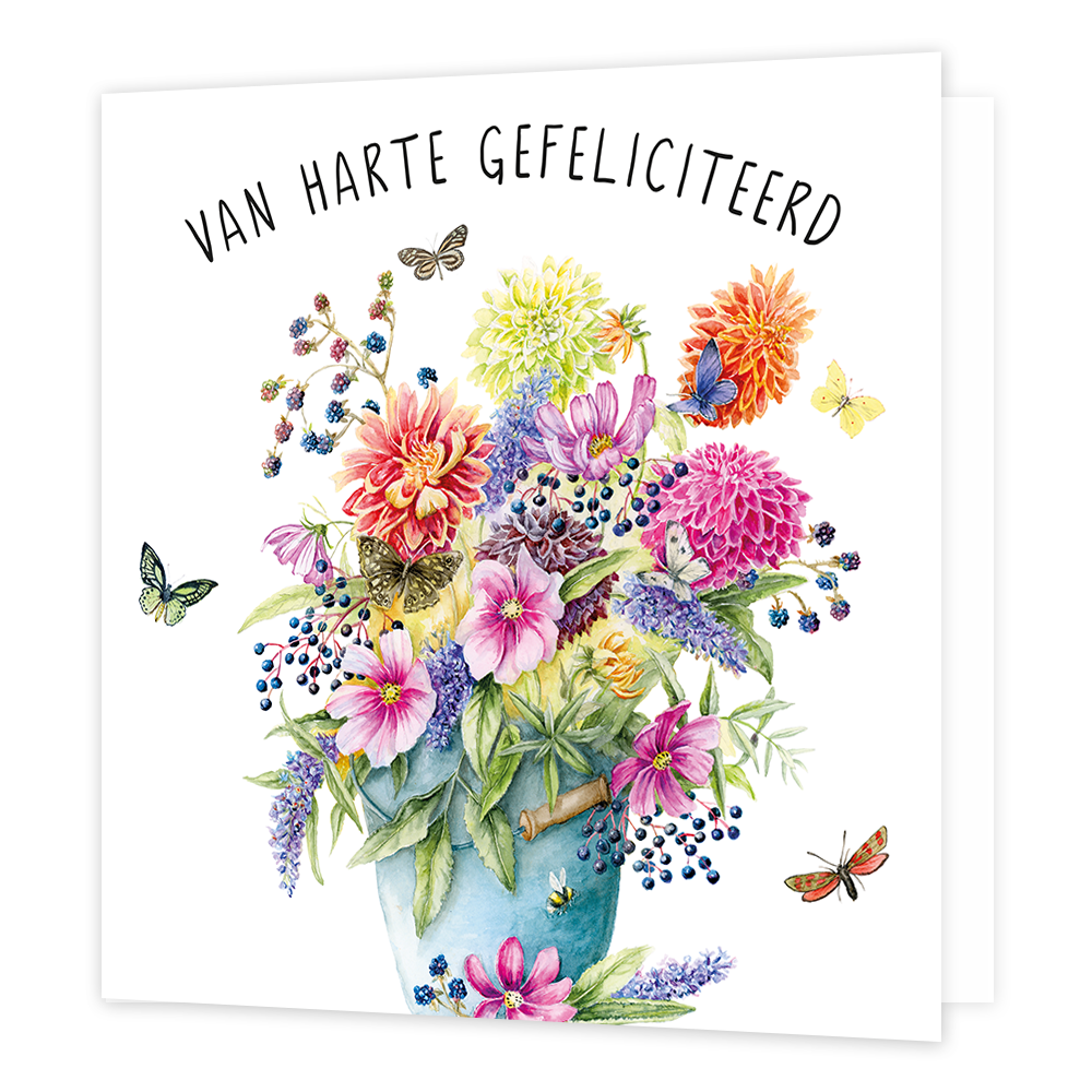 Van harte gefeliciteerd - Formaat: Groot - Vorm: Vierkant - Felicitatiekaart - Op deze wenskaart staat een gedetailleerde aquarelillustratie van een rijk gevulde, blauwe emmer met een kleurrijk boeket van diverse bloemen, bessen en groen. Rondom het boeket vliegen verschillende vlinders en een bij tegen een witte achtergrond. In een boog boven het boeket staat de tekst "VAN HARTE GEFELICITEERD" in zwarte hoofdletters. De illustratie kenmerkt zich door een botanische stijl met veel aandacht voor natuurlijke