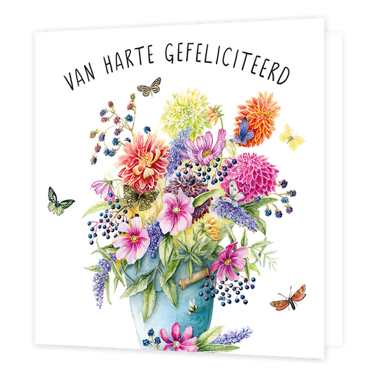 Van harte gefeliciteerd - Formaat: Groot - Vorm: Vierkant - Felicitatiekaart - Op deze wenskaart staat een gedetailleerde aquarelillustratie van een rijk gevulde, blauwe emmer met een kleurrijk boeket van diverse bloemen, bessen en groen. Rondom het boeket vliegen verschillende vlinders en een bij tegen een witte achtergrond. In een boog boven het boeket staat de tekst "VAN HARTE GEFELICITEERD" in zwarte hoofdletters. De illustratie kenmerkt zich door een botanische stijl met veel aandacht voor natuurlijke