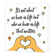 It's not what we have in life - Formaat: Standaard - Vorm: Vierkant - Verjaardagskaart - Op deze wenskaart staan handen die een hartje vormen met sterren en de tekst: "It's not what we have in life but who we have in life that matters". - Snelwenskaart
