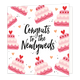 Congrats to the newlyweds - Formaat: Standaard - Vorm: Vierkant - Huwelijkskaart - Op deze wenskaart staan meerdere roze taarten. Tussen de roze taarten staan oranje hartjes en zwarte stippen. In het midden van de kaart staat in het zwart de tekst 'congrats to the newlyweds'. - Snelwenskaart
