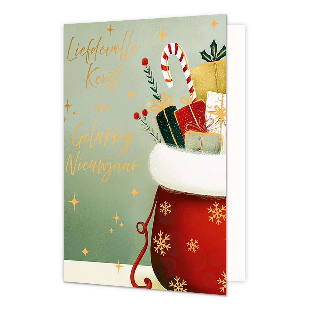 Liefdevolle kerst en gelukkig nieuwjaar - Formaat: Standaard - Vorm: Staand - Kerstkaart - Op deze wenskaart staat een rode kerstsok gevuld met diverse ingepakte cadeautjes, een rood-wit gestreepte zuurstok en takjes tegen een lichtgroene achtergrond. De sok is versierd met goudkleurige sneeuwvlokken en heeft een witte pluche rand aan de bovenzijde. De achtergrond is voorzien van fonkelende gele sterren en subtiele lichtvlekken. Links op de kaart bevindt zich de goudkleurige handgeschreven tekst "Liefdevol