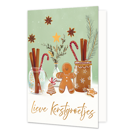 Lieve kerstgroetjes - Formaat: Standaard - Vorm: Staand - Kerstkaart - Op deze wenskaart staat een feestelijk stilleven van glazen potten gevuld met kaneelstokjes en zuurstokken, vergezeld door peperkoekfiguurtjes in de vorm van een mannetje, een bel en een ster. De decoratie is geplaatst tegen een lichtgroene achtergrond die versierd is met steranijs en subtiele sneeuwvlokken. Onderaan de illustratie bevindt zich de gele, sierlijke handgeschreven tekst "Lieve Kerstgroetjes". - Snelwenskaart