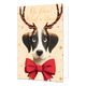 Oh deer! What a year - Formaat: Standaard - Vorm: Staand - Kerstkaart - Op deze wenskaart staat de kop van een hond met grote, sprekende ogen afgebeeld, die een grote rode strik om zijn hals draagt. Het hondje is uitgedost met een groot rendiergewei dat versierd is met kleine lichtjes. De achtergrond heeft een lichte kleur en is voorzien van gouden sterren en stipjes. Bovenaan de illustratie staat de goudkleurige handgeschreven tekst "Oh Deer! What a Year". - Snelwenskaart