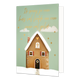 Ik wens je een huis vol liefde en een jaar vol geluk - Formaat: Standaard - Vorm: Staand - Kerstkaart - Op deze wenskaart staat een versierd peperkoekenhuisje afgebeeld in een besneeuwd landschap tegen een lichtgroene achtergrond. Het huisje is gedecoreerd met witte glazuurlijnen, rode luikjes, een krans op de voordeur en een rokende schoorsteen. Rondom het huis zijn gouden sterren en witte wolken te zien. Bovenaan de illustratie staat de gele, handgeschreven tekst "Ik wens je een huis vol liefde en een ja