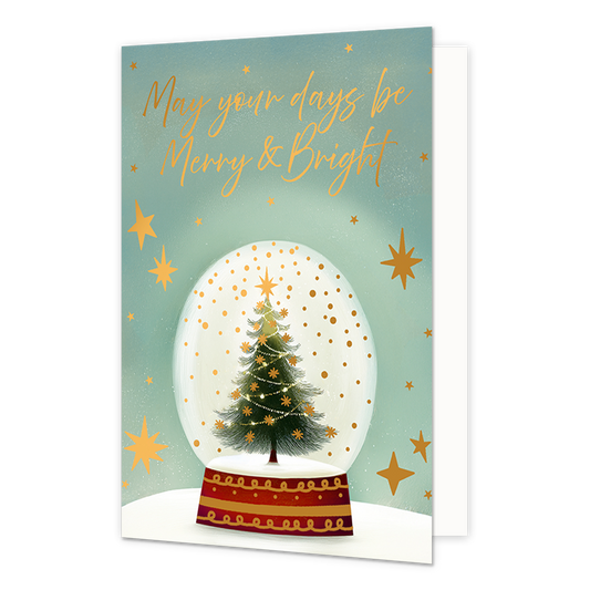 May your days be merry & bright - Formaat: Standaard - Vorm: Staand - Kerstkaart - Op deze wenskaart staat een glazen sneeuwbol afgebeeld met daarin een versierde kerstboom tegen een besneeuwde ondergrond. De sneeuwbol rust op een rood met gouden voetstuk en is omringd door diverse gouden sterren tegen een lichtgroene achtergrond. Bovenaan de illustratie staat de goudkleurige, handgeschreven tekst "May your days be Merry & Bright". - Snelwenskaart