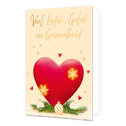 Veel liefde, geluk en gezondheid - Formaat: Standaard - Vorm: Staand - Kerstkaart - Op deze wenskaart staat een groot rood hart afgebeeld dat versierd is met twee oplichtende sterren tegen een lichte, crèmekleurige achtergrond. Onder het hart liggen groene dennentakken met drie kleine kerstballen die wit en goud gekleurd zijn. Rondom het hart zijn kleine rode hartjes en gouden sterretjes te zien. Bovenaan de illustratie staat de goudkleurige, handgeschreven tekst "Veel Liefde, Geluk en Gezondheid". - Snelw