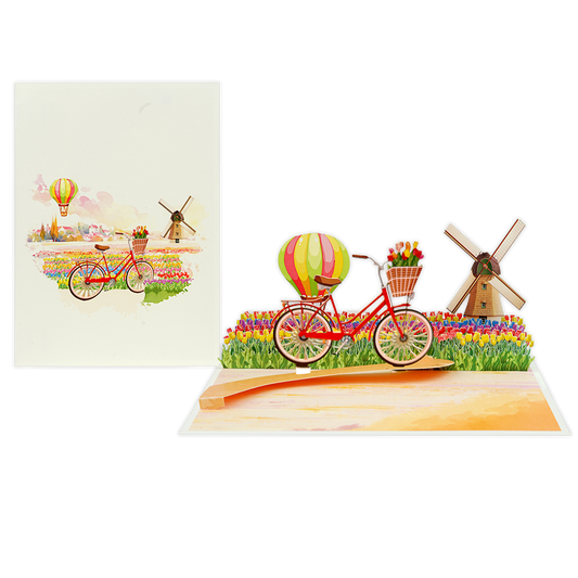 Op deze wenskaart staan tulpenvelden met een luchtballon en molen.