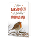 Fijne kerstdagen & gelukkig nieuwjaar - 8 stuks - Formaat: Standaard - Vorm: Staand - Kerstkaart - Op deze wenskaart staat een gedetailleerde foto van een roodborstje dat op een besneeuwde tak zit. De achtergrond is egaal wit, wat zorgt voor een rustig en winters effect. Bovenaan de kaart staat de tekst "Fijne KERSTDAGEN &amp; Gelukkig NIEUWJAAR" in een speelse combinatie van een zwart sierlijk handschrift en rode, handgetekende blokletters. De tekst is omringd door kleine goudkleurige sterretjes. - Snelwe