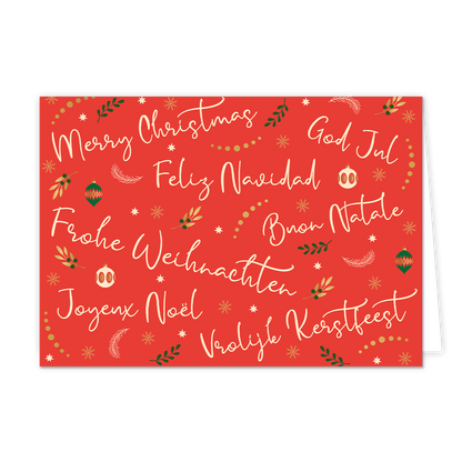 Vrolijk kerstfeest - 8 stuks - Formaat: Standaard - Vorm: Liggend - Kerstkaart - Op deze wenskaart staat een helderrode achtergrond die rijkelijk is bedekt met kerstwensen in verschillende talen, waaronder "Merry Christmas", "Feliz Navidad", "Vrolijk Kerstfeest" en "Joyeux Noël". De teksten zijn geschreven in een elegant wit en goudkleurig handschrift en worden afgewisseld met kleine illustraties zoals dennentakjes, hulstblaadjes, sterren en kerstballen in groen, goud en wit. - Snelwenskaart
