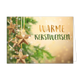 Warme kerstwensen - 8 stuks - Formaat: Standaard - Vorm: Liggend - Kerstkaart - Op deze wenskaart hangen drie gouden glinsterende sterren aan verticale linten en een kralensnoer voor een vervaagde groene kerstboom. De rechterzijde van de kaart heeft een warme goudkleurige achtergrond met zachte lichtvlekken en kleine fonkelende sterretjes. Centraal aan de rechterkant staat de tekst "WARME" in gouden handgeschreven letters boven het woord "KERSTWENSEN" dat in donkergroene blokletters is geschreven. - Snelwe