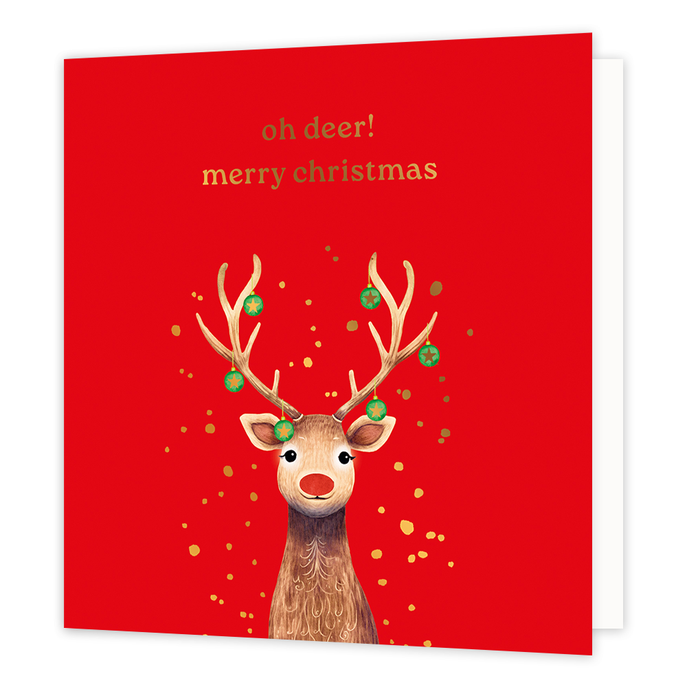 Oh deer! Merry christmas - Formaat: Normaal - Vorm: Vierkant - Kerstkaart - Op deze wenskaart staat een aandoenlijke illustratie van een rendier met een rode neus, wiens gewei feestelijk is versierd met kleine groene kerstballen met gouden sterren. Het rendier is afgebeeld tegen een helderrode achtergrond en wordt omringd door vrolijke goudkleurige stipjes. Bovenaan de kaart staat de grappige woordspeling "oh deer! merry christmas" geschreven in elegante gouden letters. - Snelwenskaart