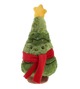 Kerstboom knuffel - Deze pluche kerstboom heeft een zachte, groene pluche textuur en staat op een bruine stam. De kerstboom is versierd met een gele ster bovenop, een opvallende helderrode sjaal om zijn midden, en is voorzien van een vrolijk gezichtje met geborduurde donkere ogen en een subtiel lachend mondje. - Snelwenskaart