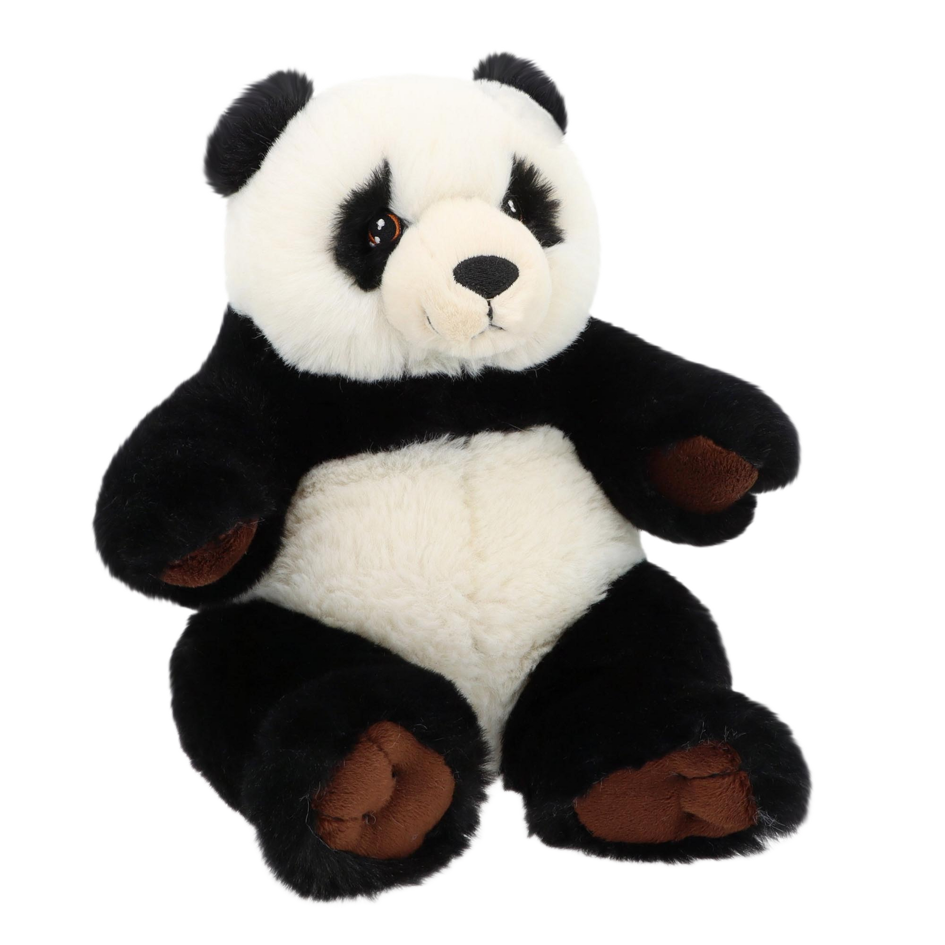 Knuffel panda - Deze knuffel panda heeft een zachte pluche vacht met het kenmerkende zwart-witte patroon en zit in een zittende houding. De panda is voorzien van zwarte oren, donkere vlekken rond de ogen, een zwarte neus, een witte buik en bruine accenten op de voeten en handen. - Snelwenskaart