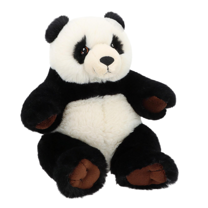 Knuffel panda - Deze knuffel panda heeft een zachte pluche vacht met het kenmerkende zwart-witte patroon en zit in een zittende houding. De panda is voorzien van zwarte oren, donkere vlekken rond de ogen, een zwarte neus, een witte buik en bruine accenten op de voeten en handen. - Snelwenskaart