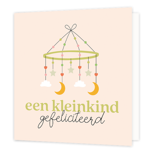 Een kleinkind gefeliciteerd - Formaat: Normaal - Vorm: Vierkant - Geboortekaart - Op deze wenskaart staat een muziekmobiel met sterren, hartjes, wolkjes en halve manen, met daaronder de tekst: "Een kleinkind gefeliciteerd". - Snelwenskaart