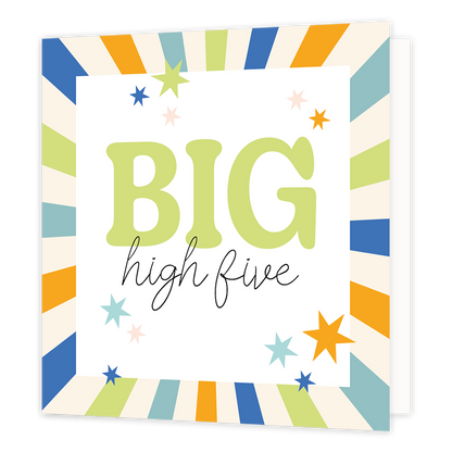Big high five - Formaat: Normaal - Vorm: Vierkant - Complimentenkaart - Op deze wenskaart staan lijnen in de kleuren oranje, biege, mintgroen, groen en blauw. In het midden zit een wit blok met de tekst: "Big high five". - Snelwenskaart