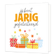 Jij bent jarig - Formaat: Standaard - Vorm: Vierkant - Verjaardagskaart - Op deze wenskaart staan cadeaus in de kleuren rood, groen, blauw, oranje en geel. Bovenaan staat de tekst: "Jij bent jarig gefeliciteerd". - Snelwenskaart