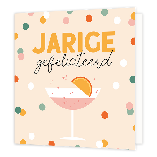 Jarige gefeliciteerd - Formaat: Normaal - Vorm: Vierkant - Verjaardagskaart - Op deze wenskaart staat een cocktailglas met daarboven de tekst: "Jarige gefeliciteerd". - Snelwenskaart