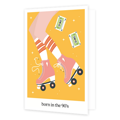 Op deze wenskaart staan twee benen met rollerskates aan de voeten. Ook zie je twee casette bandjes.