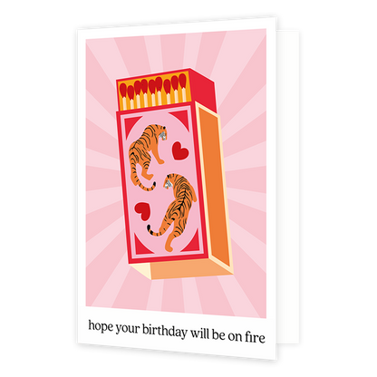Hope your birthday wil be on fire - Formaat: Normaal - Vorm: Staand - Verjaardagskaart - Op deze wenskaart staat een pakje lucifers met tijgers erop. Onder de illustratie staat de tekst: "Hope your birthday will be on fire". - Snelwenskaart