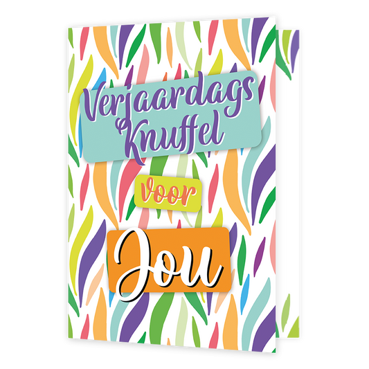 XL kaart - Verjaardagsknuffel - Formaat: Groot - Vorm: Staand - Verjaardagskaart - Op deze wenskaart staan lijnen in diverse kleuren met in het midden de tekst: "Verjaardagsknuffel voor jou". - Snelwenskaart