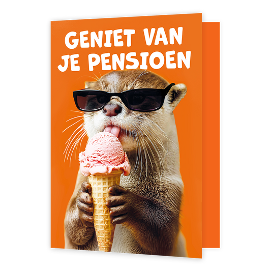 Geniet van je pensioen - Formaat: Groot - Vorm: Staand - Pensioenkaart - Op deze wenskaart staat een otter afgebeeld met een zonnebril op tegen een oranje achtergrond, die met zijn pootjes een hoorntje met een bolletje roze ijs vasthoudt en eraan likt. Bovenaan de afbeelding staat in grote, witte letters de tekst GENIET VAN JE PENSIOEN te lezen. - Snelwenskaart