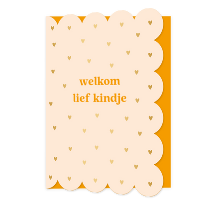 Welkom lief kindje - Formaat: Normaal - Vorm: Staand - Geboortekaart - Op deze wenskaart staan kleine gouden hartjes op een beige achtergrond, met in het midden de tekst: "Welkom lief kindje". - Snelwenskaart