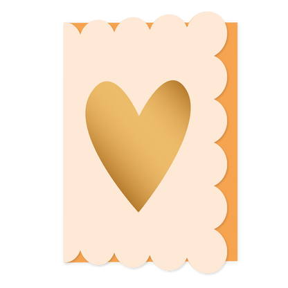 Hart - Formaat: Normaal - Vorm: Staand - Blanco kaart - Op deze wenskaart staat een groot gouden hart op een beige achtergrond. - Snelwenskaart