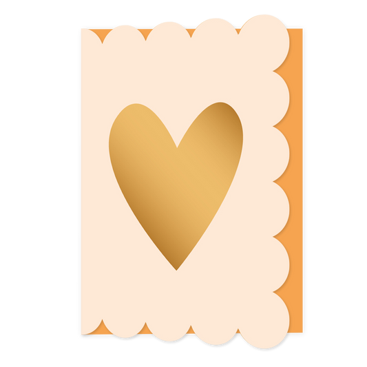 Hart - Formaat: Normaal - Vorm: Staand - Blanco kaart - Op deze wenskaart staat een groot gouden hart op een beige achtergrond. - Snelwenskaart