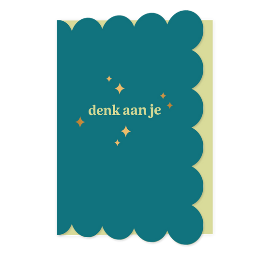 Denk aan je - Formaat: Normaal - Vorm: Staand - Denken aan kaart - Op deze wenskaart staat de tekst: "Denk aan je" op een donkerblauwe achtergrond. - Snelwenskaart