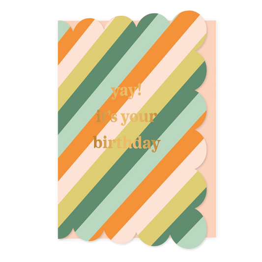 Yay! It's your birthday - Formaat: Normaal - Vorm: Staand - Verjaardagskaart - Op deze wenskaart staan lijnen in de kleuren wit, oranje, groen en blauw, met in het midden de tekst: "Yay! It's your birthday". - Snelwenskaart