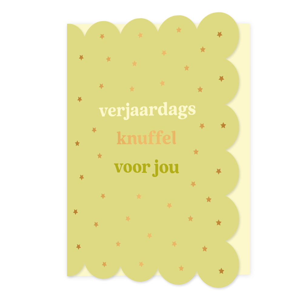 Verjaardagsknuffel voor jou - Formaat: Normaal - Vorm: Staand - Verjaardagskaart - Op deze wenskaart staan gouden sterren op een groene achtergrond met in het midden de tekst: "Verjaardags knuffel voor jou". - Snelwenskaart