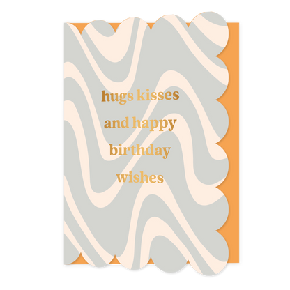 Hugs kisses and happy birthday wishes - Formaat: Normaal - Vorm: Staand - Verjaardagskaart - Op deze wenskaart staan lijnen in de kleuren beige en licht paars, met in het midden de tekst: "Hug kisses and happy birthday wishes". - Snelwenskaart