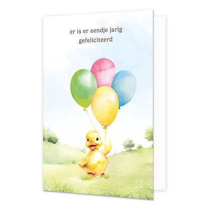 Op deze wenskaart staat en geel eendje met vier grote gekleurde ballonnen. Boven de ballonnen staat in het zwart de tekst 'er is er eendje jarig'.