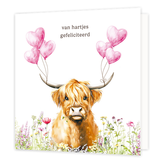 Van hartjes gefeliciteerd - Formaat: Groot - Vorm: Vierkant - Felicitatiekaart - Op deze wenskaart staat een Schotse Hooglander afgebeeld op een witte achtergrond, omringd door een veld met kleurrijke bloemen onderaan. De koe heeft een madeliefje in haar bek en draagt aan beide hoorns trosjes roze, hartvormige ballonnen. Bovenaan de afbeelding staat in bruine letters de tekst van hartjes gefeliciteerd. - Snelwenskaart