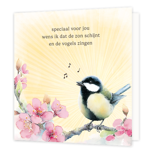 Speciaal voor jou wens ik dat de zon schijnt - Formaat: Standaard - Vorm: Vierkant - Denken aan kaart - Op deze wenskaart staat een illustratie van een zingende koolmees die op een tak met roze bloesem zit. Boven de vogel zweven enkele muzieknoten tegen een stralende, gele achtergrond die doet denken aan zonlicht. Centraal boven de illustratie staat in donkere letters de tekst "speciaal voor jou wens ik dat de zon schijnt en de vogels zingen". Het geheel is uitgevoerd in een zachte aquarelstijl. - Snelwens