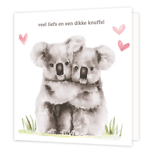 Veel liefs en een dikke knuffel - Formaat: Groot - Vorm: Vierkant - Denken aan kaart - Op deze wenskaart staan twee schattige koala's afgebeeld in een aquarel-stijl tegen een witte achtergrond, die elkaar innig omhelzen terwijl ze in het gras zitten. Om hen heen zweven kleine, roze waterverfhartjes en bovenaan de afbeelding staat in bruine letters de tekst veel liefs en een dikke knuffel. - Snelwenskaart